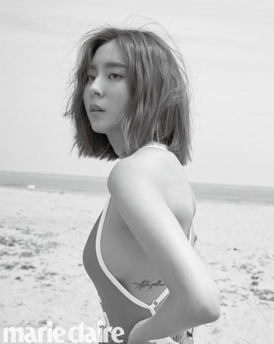 女明星泳装，夏日海滩的璀璨瞬间